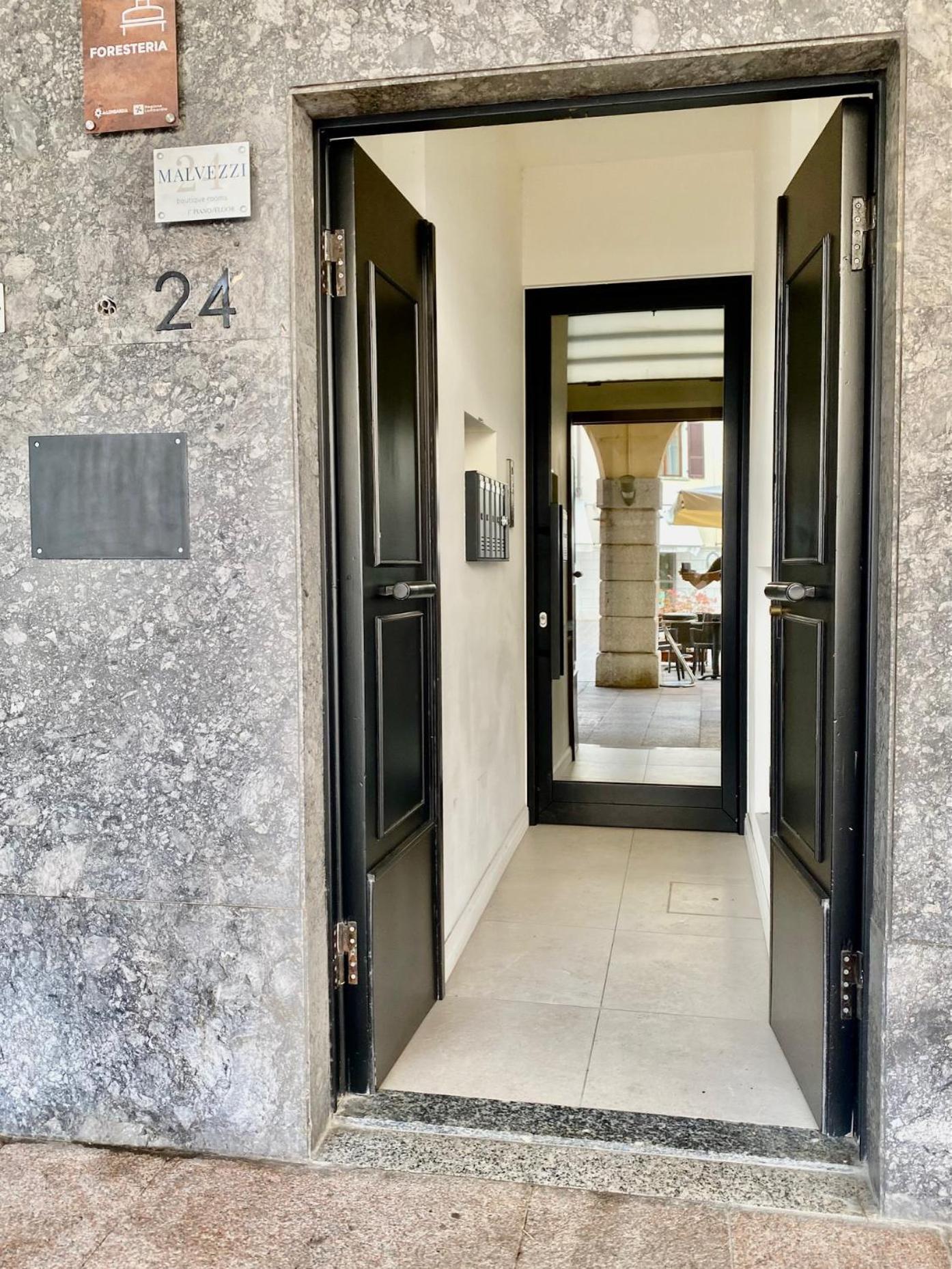 Malvezzi24 Boutique Rooms Desenzano del Garda Exterior photo