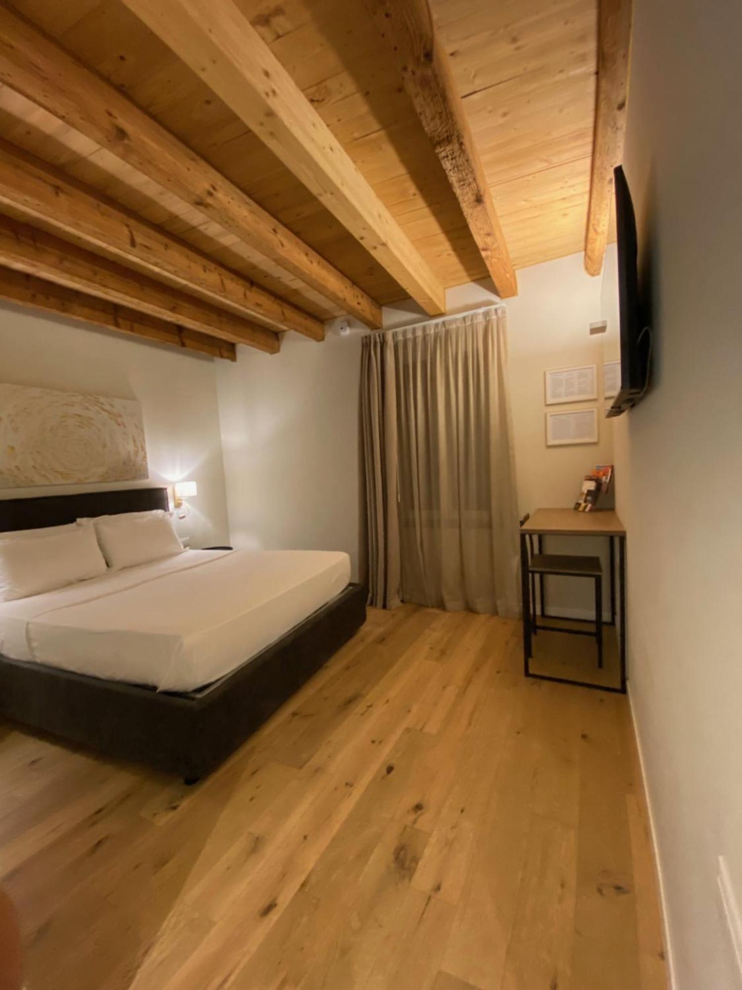 Malvezzi24 Boutique Rooms Desenzano del Garda Exterior photo