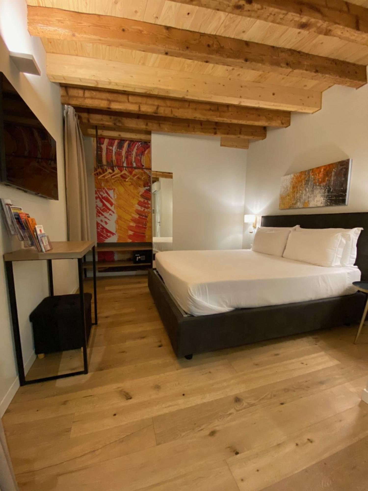Malvezzi24 Boutique Rooms Desenzano del Garda Exterior photo